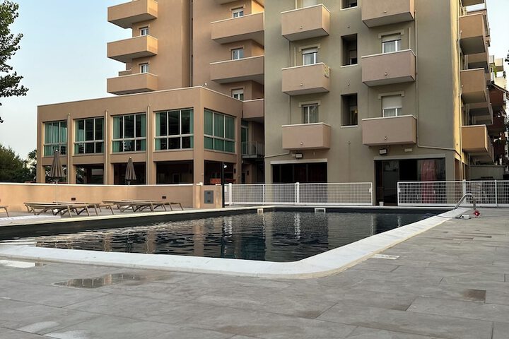 Pool Hotel