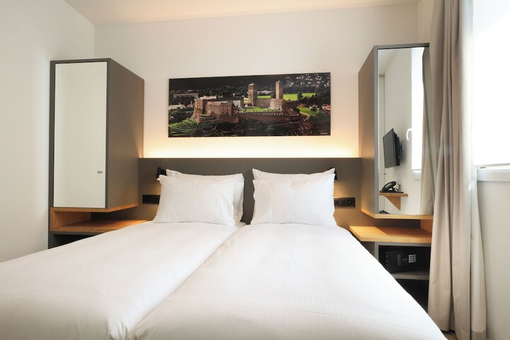 Room 4 of 46