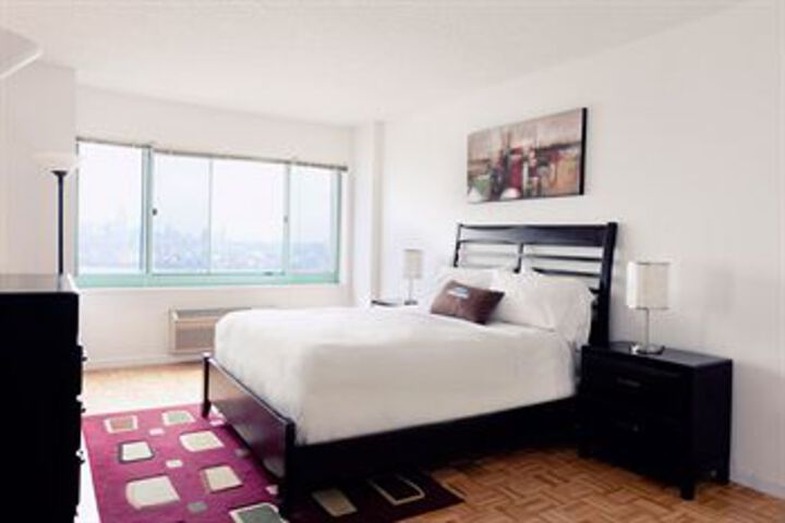 Room 11 of 28