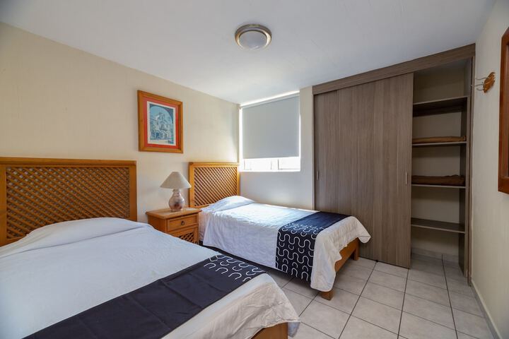 Room 10 of 43