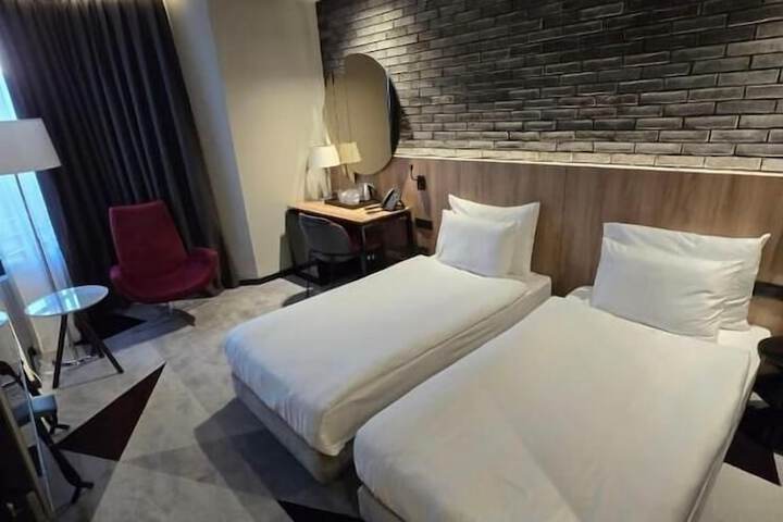 Room 15 of 46