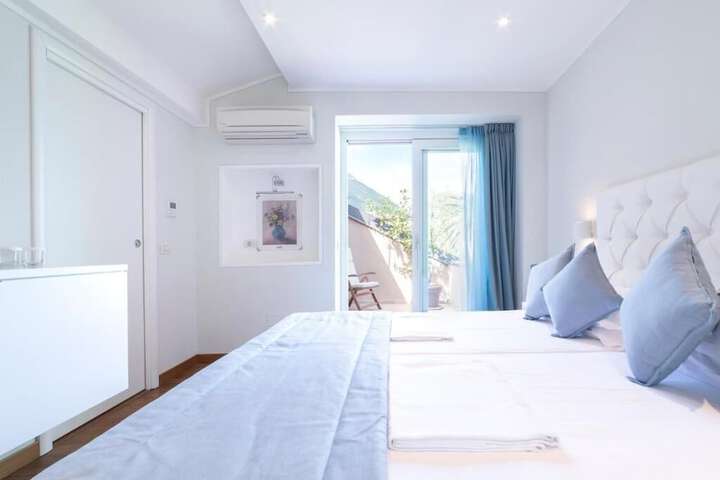 Room 5 of 37