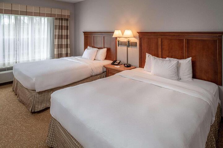 2 Queen Beds (13 of 18)