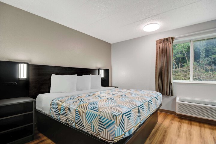 Room 17 of 40