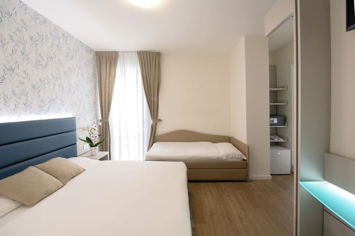 Room 12 of 32