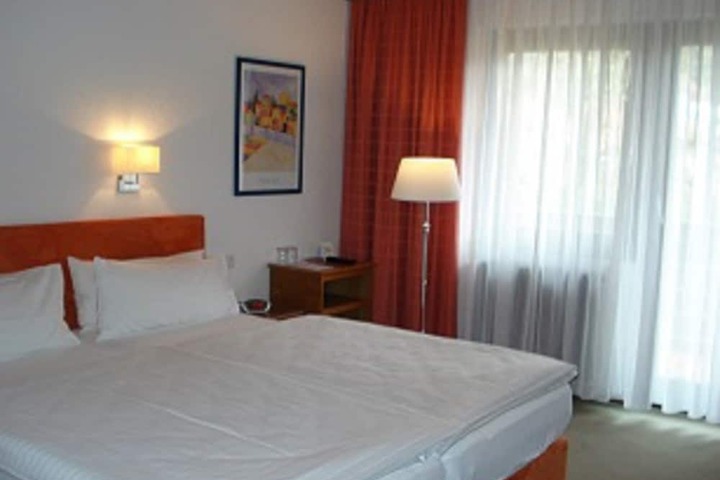 Room 6 of 49