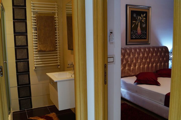 Room 4 of 14