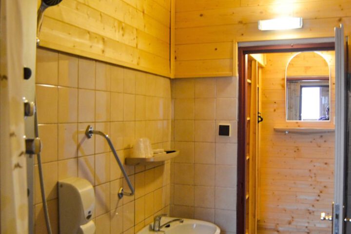 Room 47 of 77