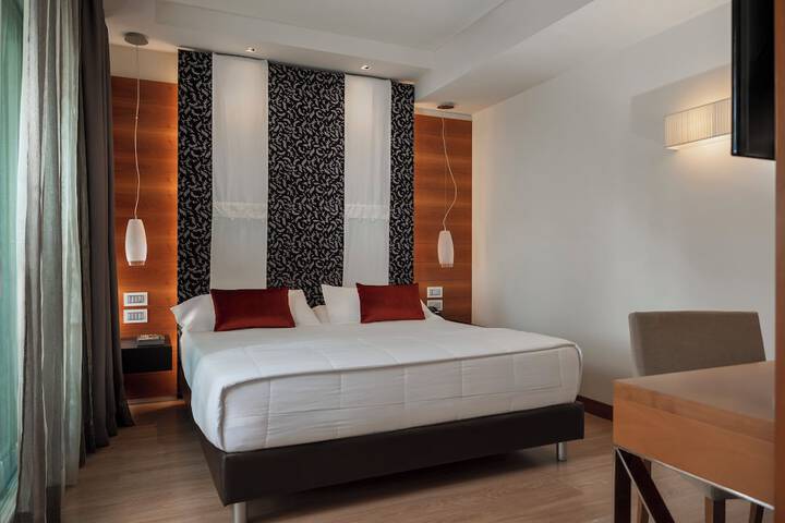 Room 44 of 180
