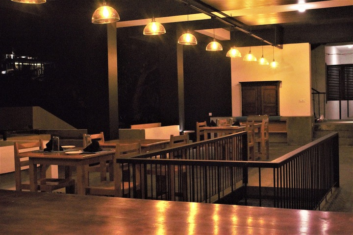Dining 42 of 63