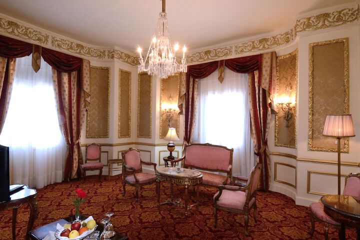 Room 8 of 101