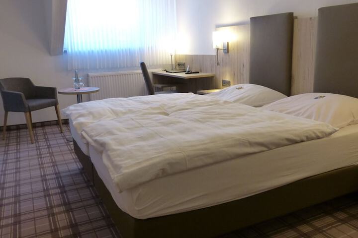Room 8 of 18