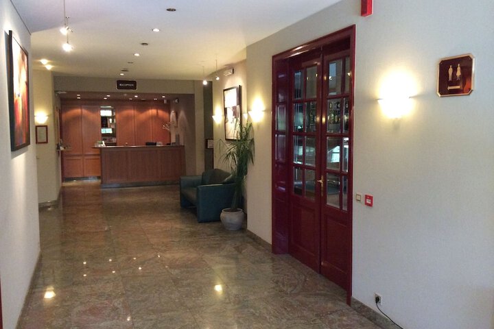 Ballroom/Hall 28 of 43