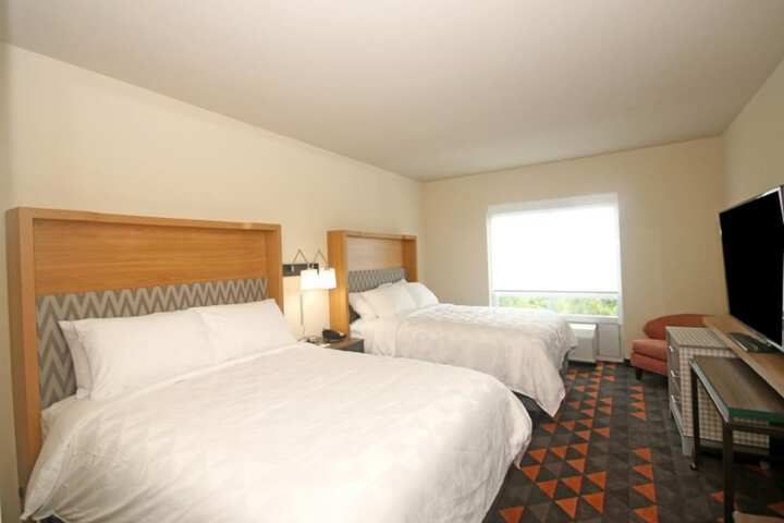 2 Queen Beds (7 of 7)
