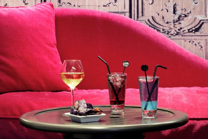 Lounge 64 of 87