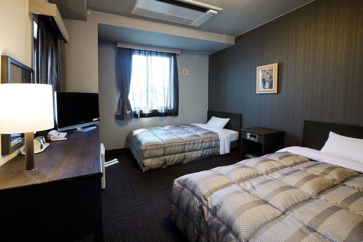 Room 6 of 32