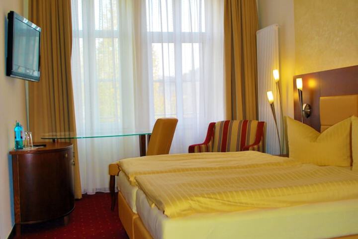 Room 7 of 40