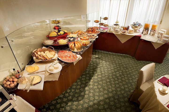 Dining 63 of 72