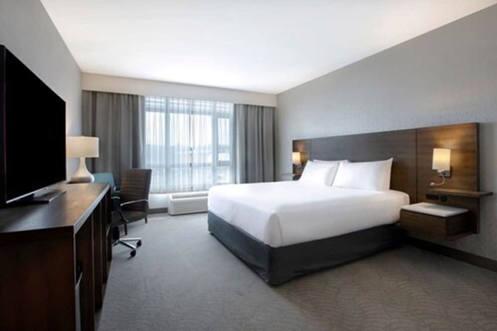 Standard King Room (3 of 27)