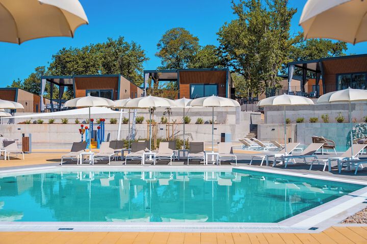 Pool 53 of 117