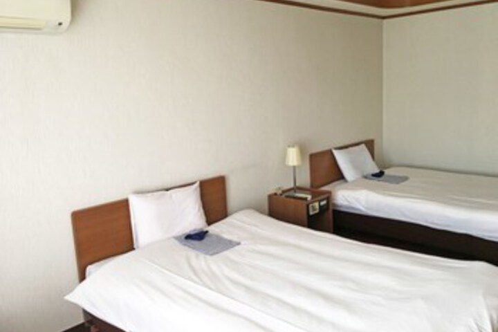 Room 15 of 18