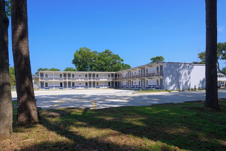 Property Grounds 27 of 35