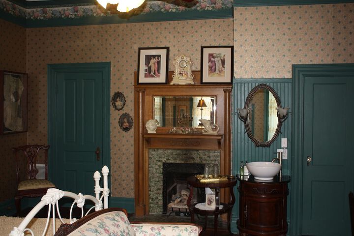 Room 18 of 52