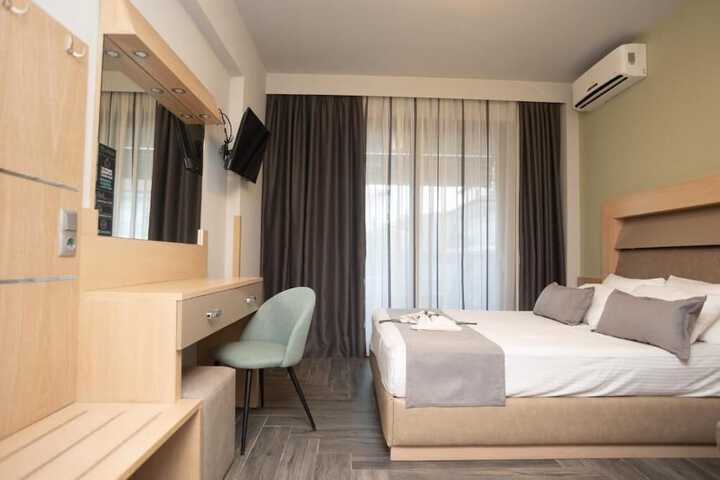 Room 12 of 38
