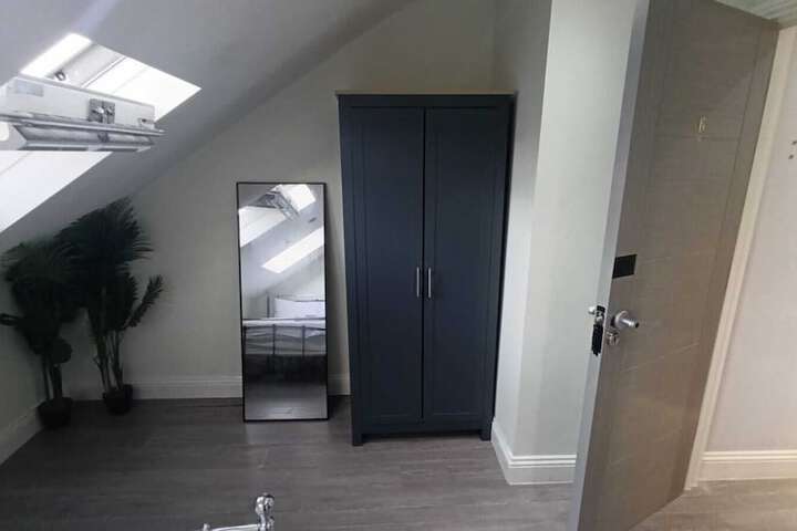 Room 17 of 34