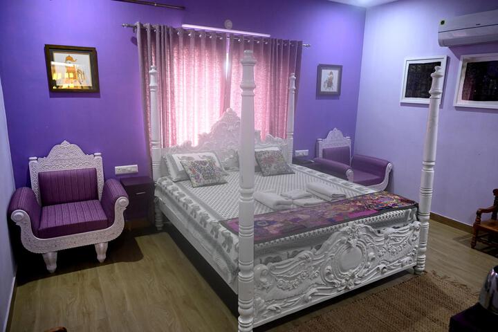 Room 14 of 18