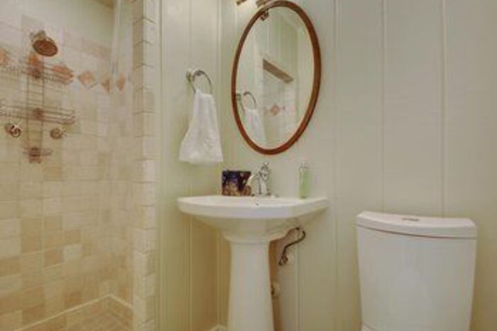 Room 4 of 22