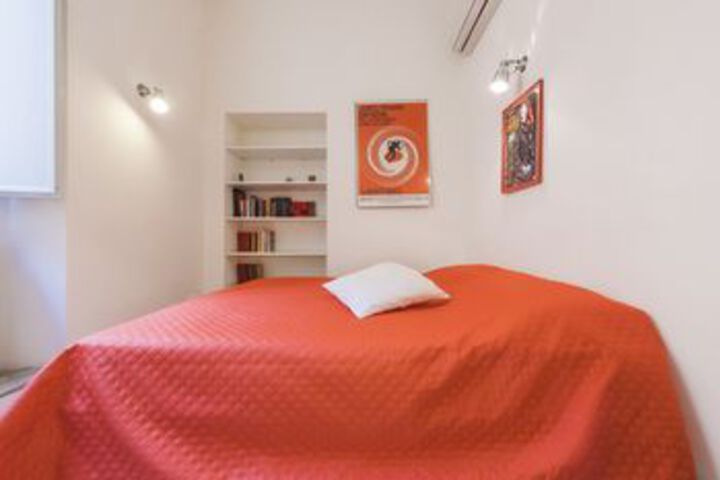 Room 5 of 12