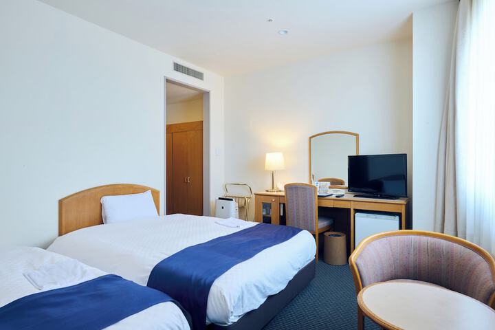 Room 6 of 27
