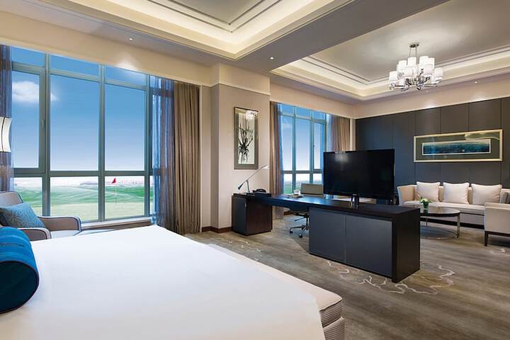 Room 9 of 75