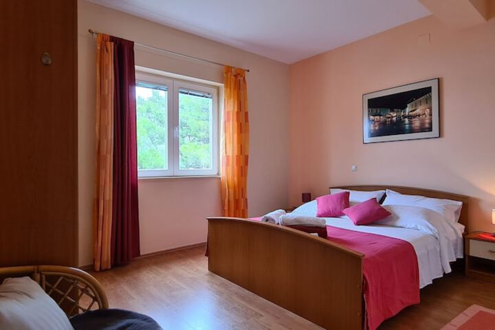 Room 13 of 62