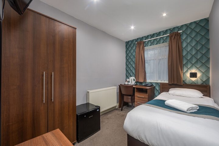 Room 9 of 44
