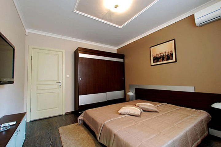 Room 3 of 10
