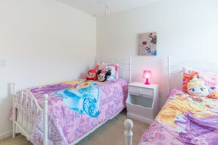 Room 53 of 66