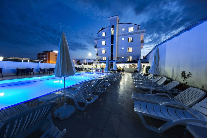 Pools & Facilities