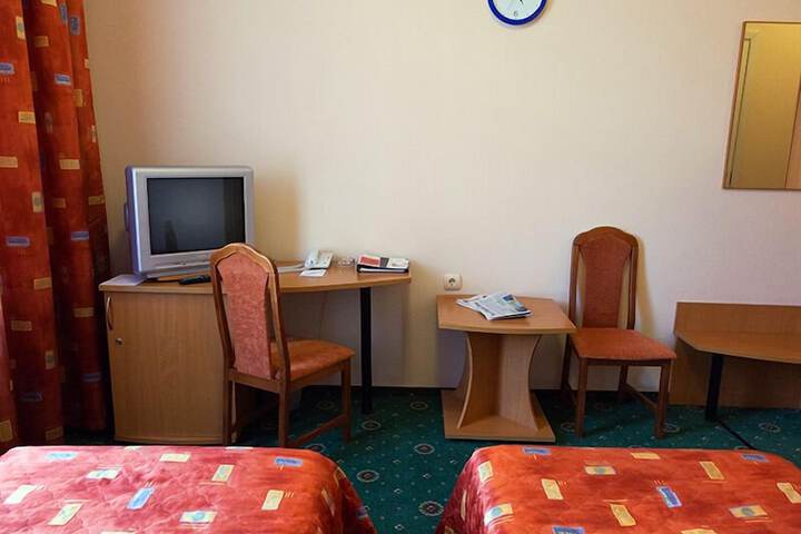 Room 11 of 118