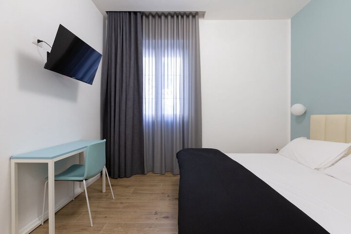Room 8 of 40