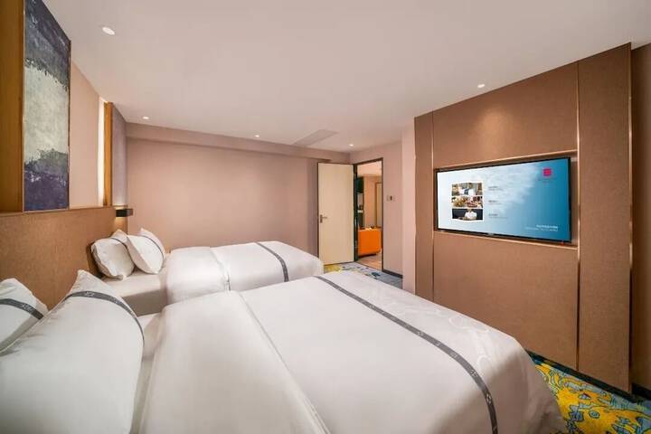 Room 16 of 52