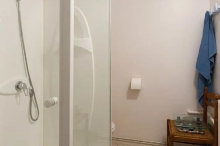 Room 4 of 11