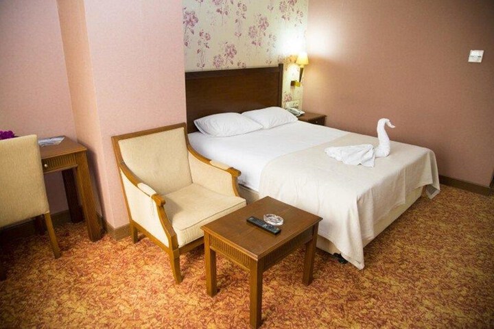 Room 12 of 35