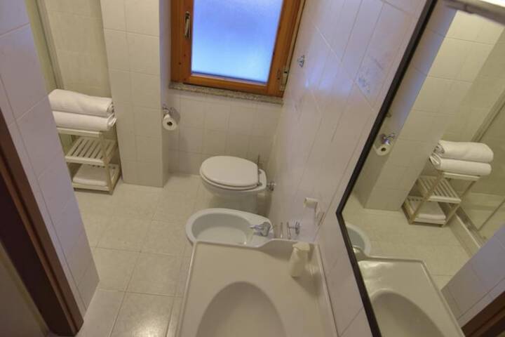 Room 15 of 28