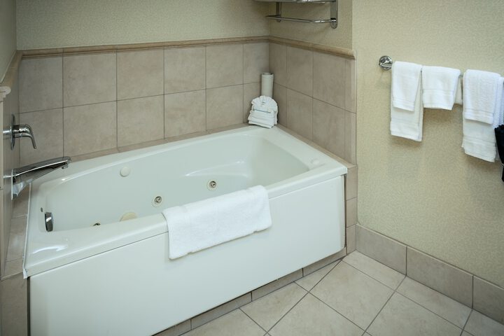 Jetted tub
