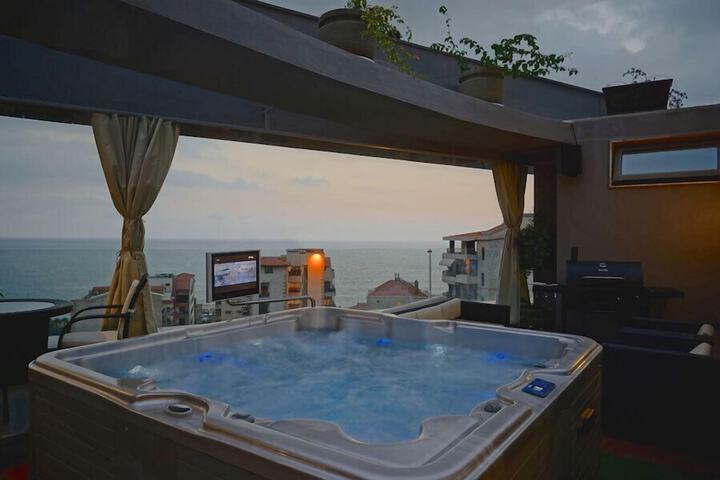 Hot Tub 49 of 61