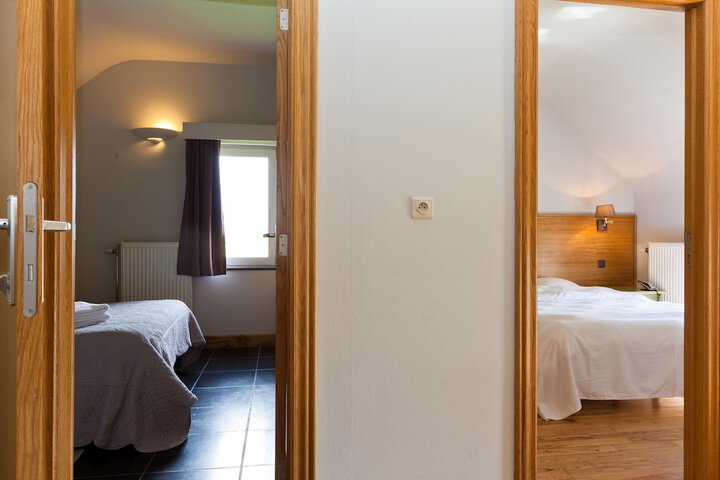 Room 9 of 40