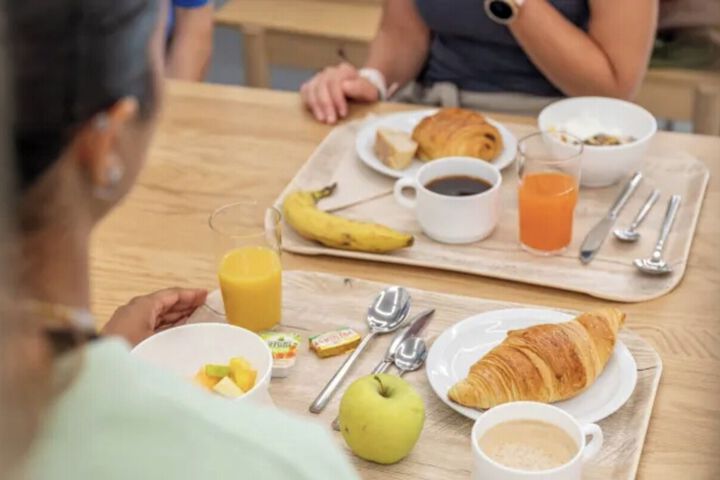 Breakfast/Coffee Service 12 of 82