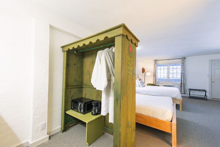 Superior 1 Queen and 1 Double Bed Queen Bed (16 of 26)